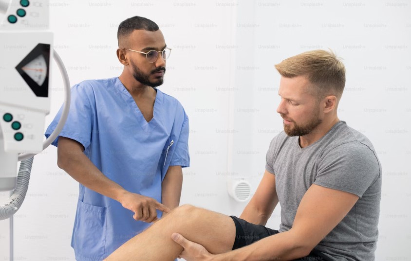 Best Hospital In Delhi For Knee Pain Treatment.jpg